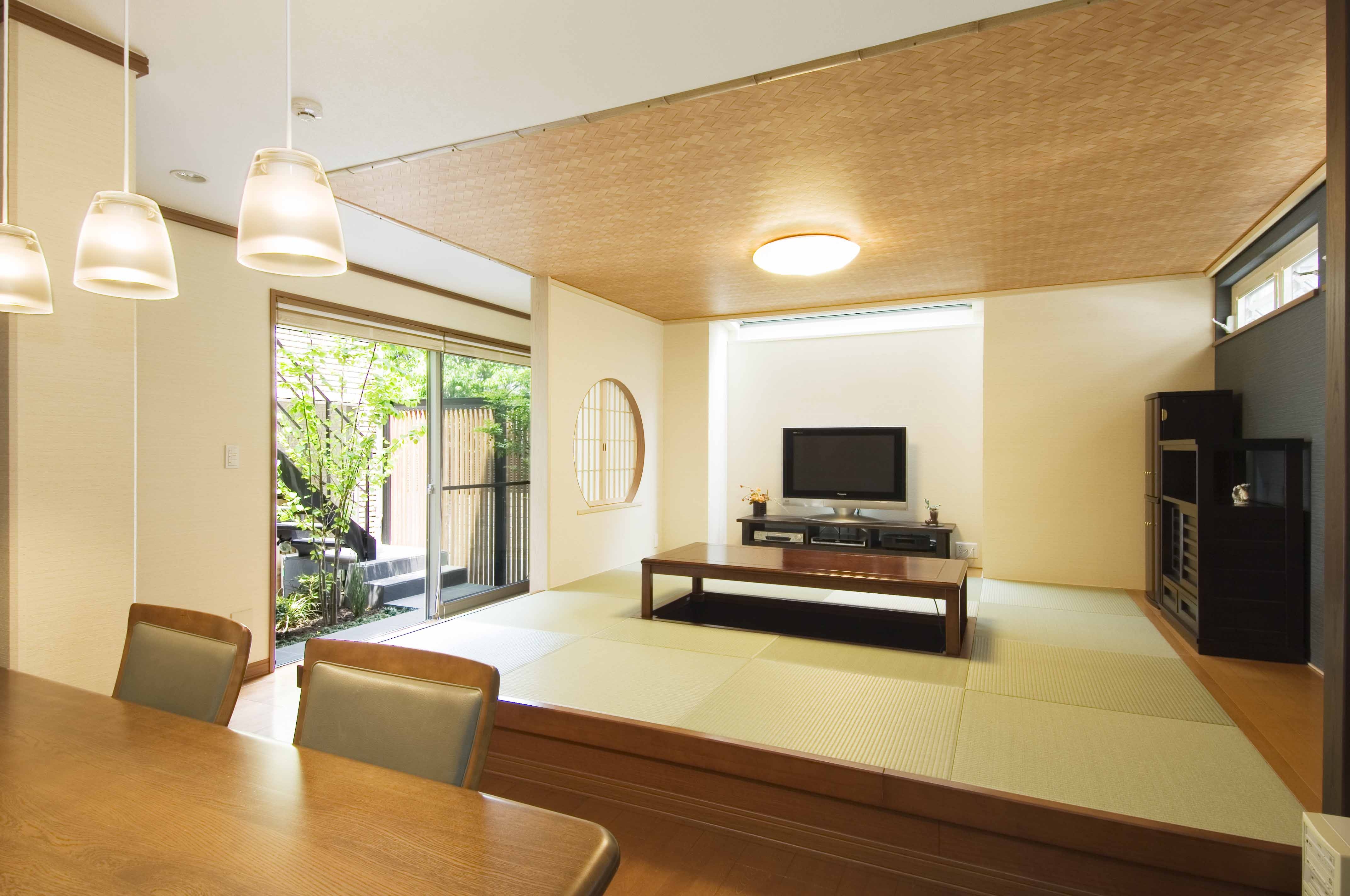 段差をつけることで空間をしきる。